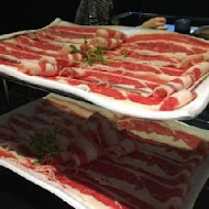 肉多多火鍋(高雄三多店)