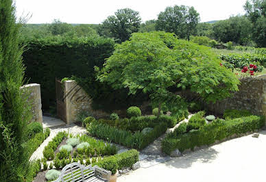 Propriété avec piscine et jardin 5