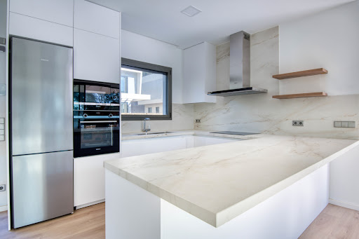 Maison contemporaine avec piscine et jardin 4