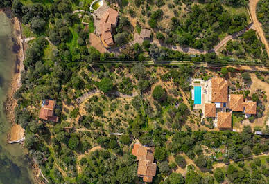 Seaside villa with pool and garden 3