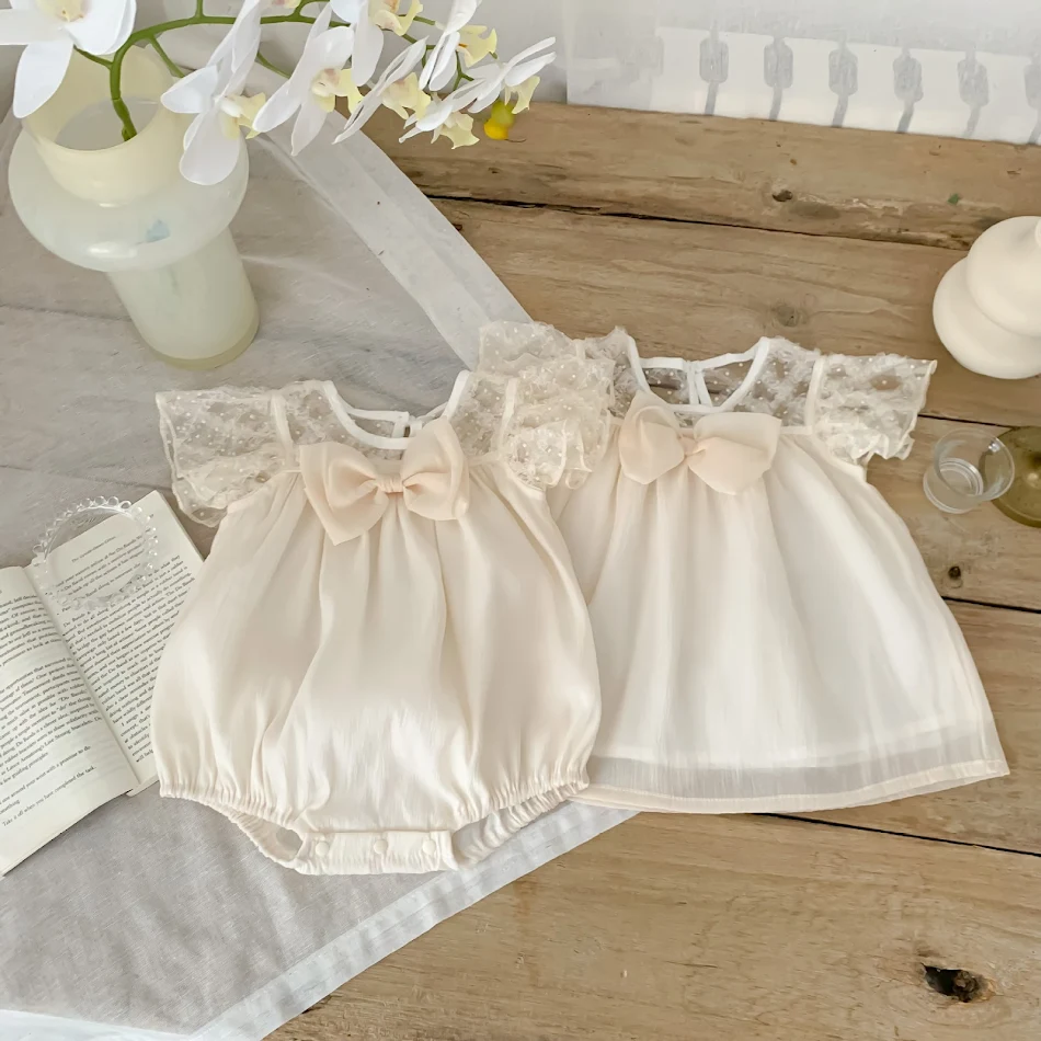 Macacão fino de verão para bebê, leve e respirável. Perfeito para dias quentes, confortável para brincar e passear ao sol.
