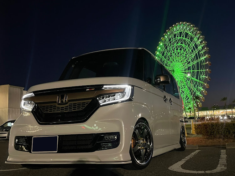 Nボックスカスタムのいつもイイネ&コメントありがとうございます🙇‍♂️・ナイトモード撮影・観覧車とコラボに関するカスタム事例の投稿画像1枚目