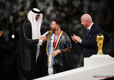 Men sprak "schande" over kleed voor Messi tijdens ceremonie, maar eigenlijk "werd hij gekroond tot koning"