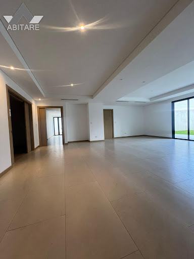 Appartement avec terrasse et piscine 1