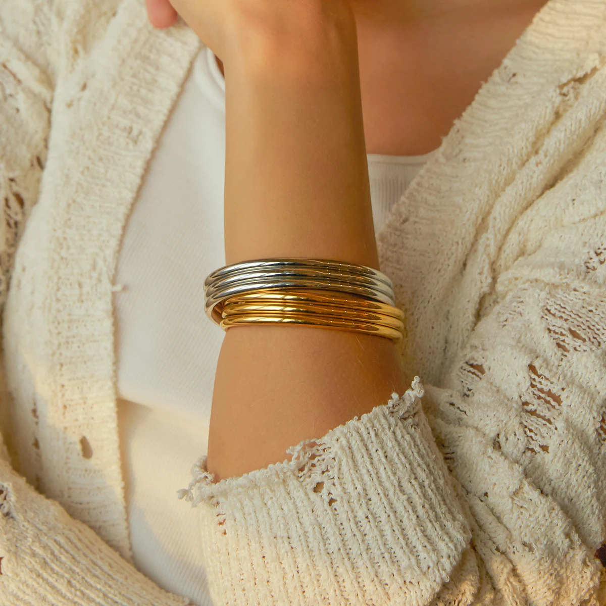 Title 4, Titanium stalen armband met drievoudige ribbels...