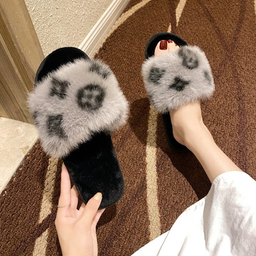 Title 7, Womens PVC leopard wool slippers, cozy and war...