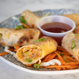 VEG SPRING ROLL 4 PCS 