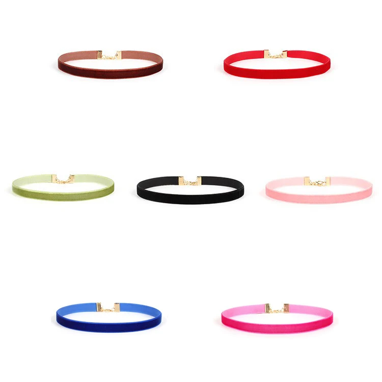 Kleurrijke fluwelen halsband van hoge kwaliteit voor speelse momenten. Geef je huisdier comfort en stijl tijdens al zijn avonturen