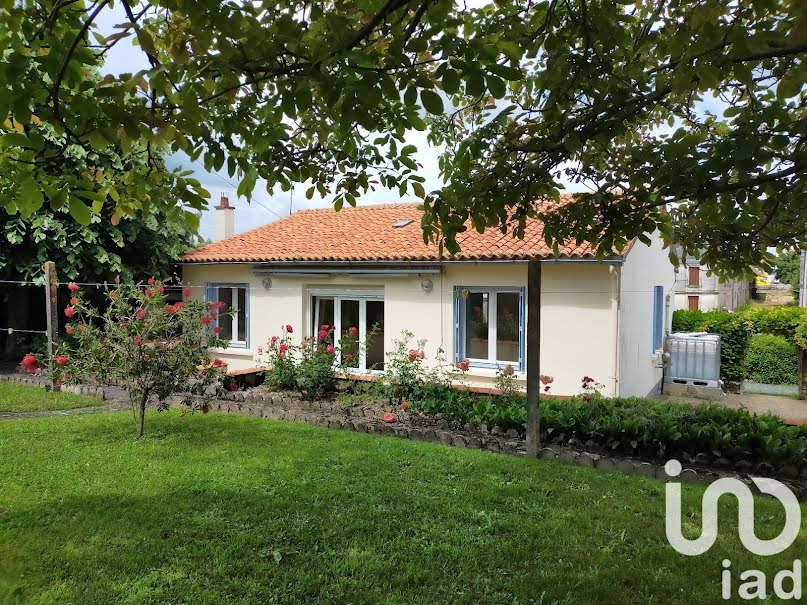 Vente maison 5 pièces 77 m² à Fontenay-le-Comte (85200), 120 000 €