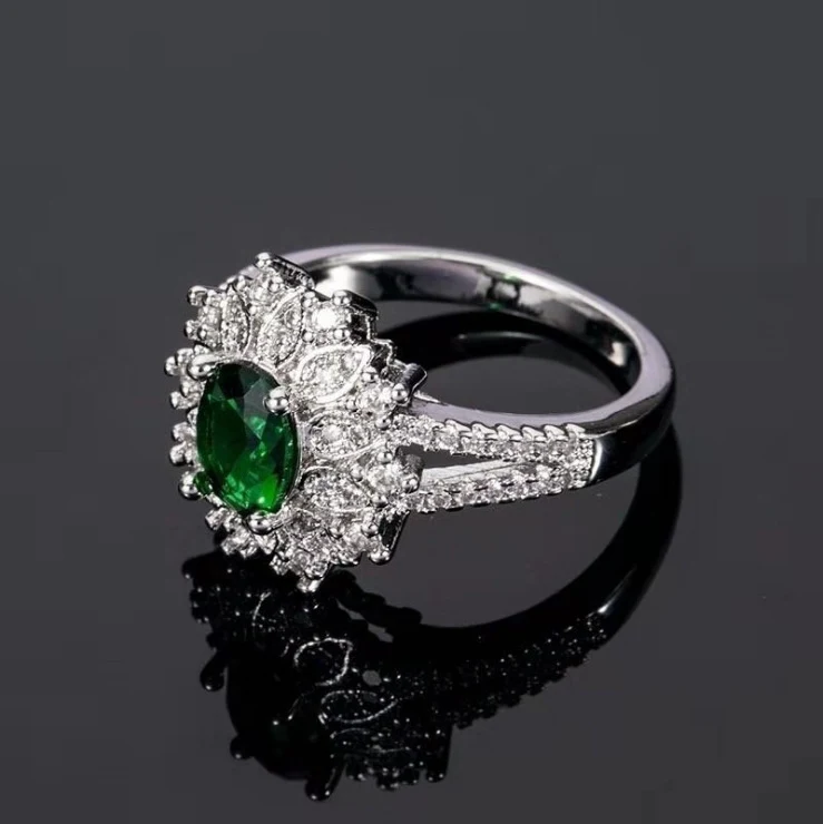 Groene zirkoon ornament ring sieraden, een schitterende ring voor een elegante uitstraling, ideaal als cadeau of voor speciale gelegenheden.