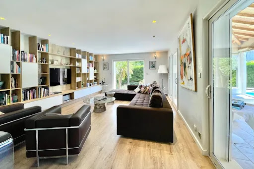 Maison avec piscine et terrasse 2