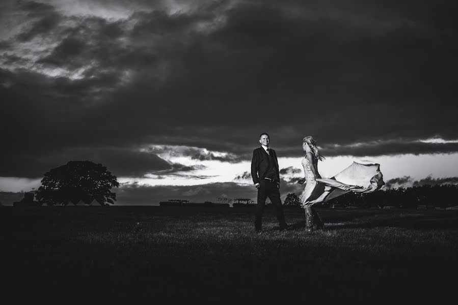 Wedding photographer Dean Jones (deanjonesphoto). Photo of 1 July 2019