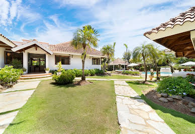 Villa with pool and terrace 3