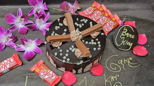 KitKat Chocolate Cake