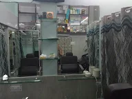 Looks Unisex Salon photo 1