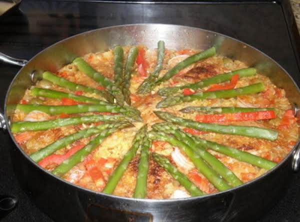 Paella Cubana con Chorizo, Marisco y Pollo (Cuban Paella with Sausage, Seafood and Chicken)_image