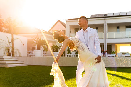 Fotógrafo de casamento Eszter Kelemen (esztellwedding). Foto de 17 de setembro 2021