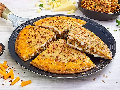 Chicken Keema Paratha Pizza