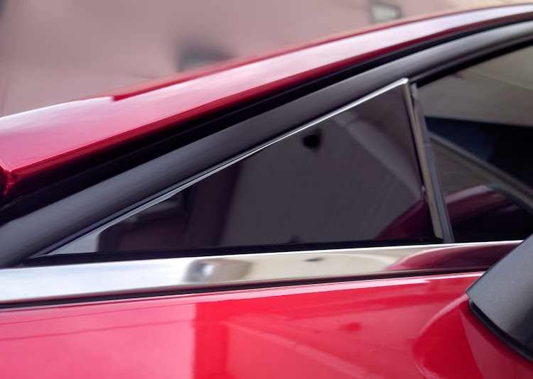 MAZDA3のボディ明暗・ビューティフルカーズ・イージーグロスコート・ピアノブラック・ソウルレッドクリスタルメタリックに関するカスタム事例の投稿画像10枚目
