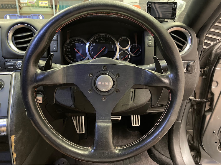 NISSAN GT-Rのジュラテック・パドルシフター・ステアリング交換・MOMOステアリングに関するカスタム事例の投稿画像8枚目
