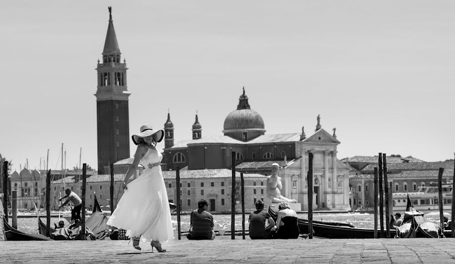 Wedding photographer Adriatik Berdaku (adriatikberdaku). Photo of 21 January 2014