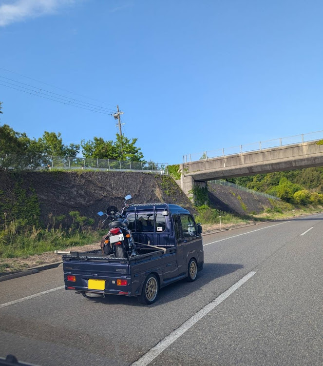 ハイゼットトラックのサンバートラック・BBS・車繋がりのバイク遊び・トランポ・カワサキW400に関するカスタム事例の投稿画像10枚目