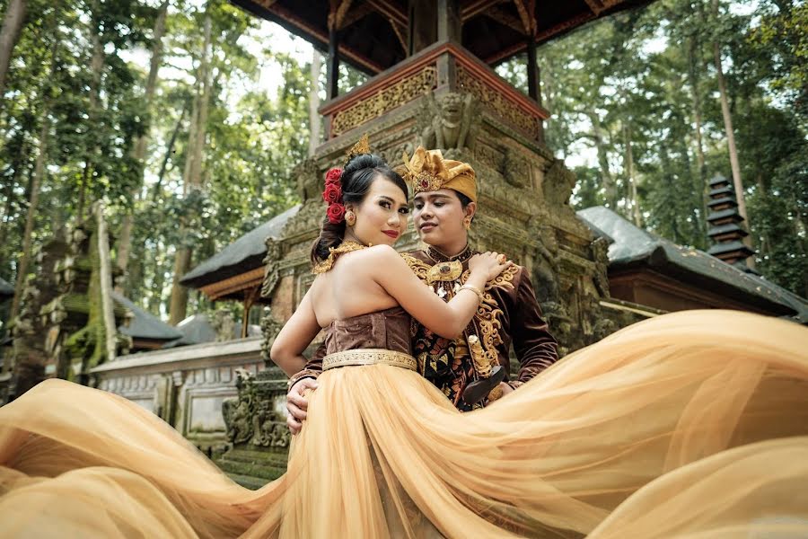 Fotógrafo de casamento Ketut Sutawan (sutawan). Foto de 21 de junho 2020