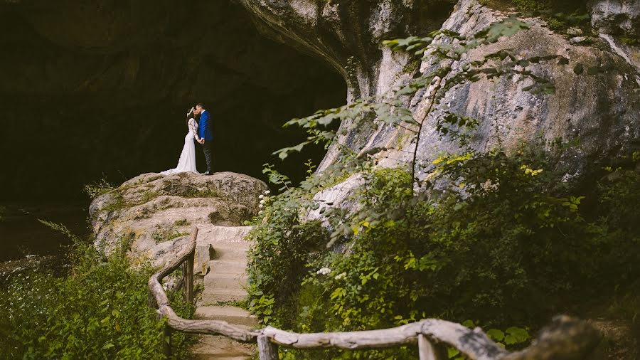 Fotografo di matrimoni Romulus Opriscan (romulus). Foto del 11 ottobre 2017