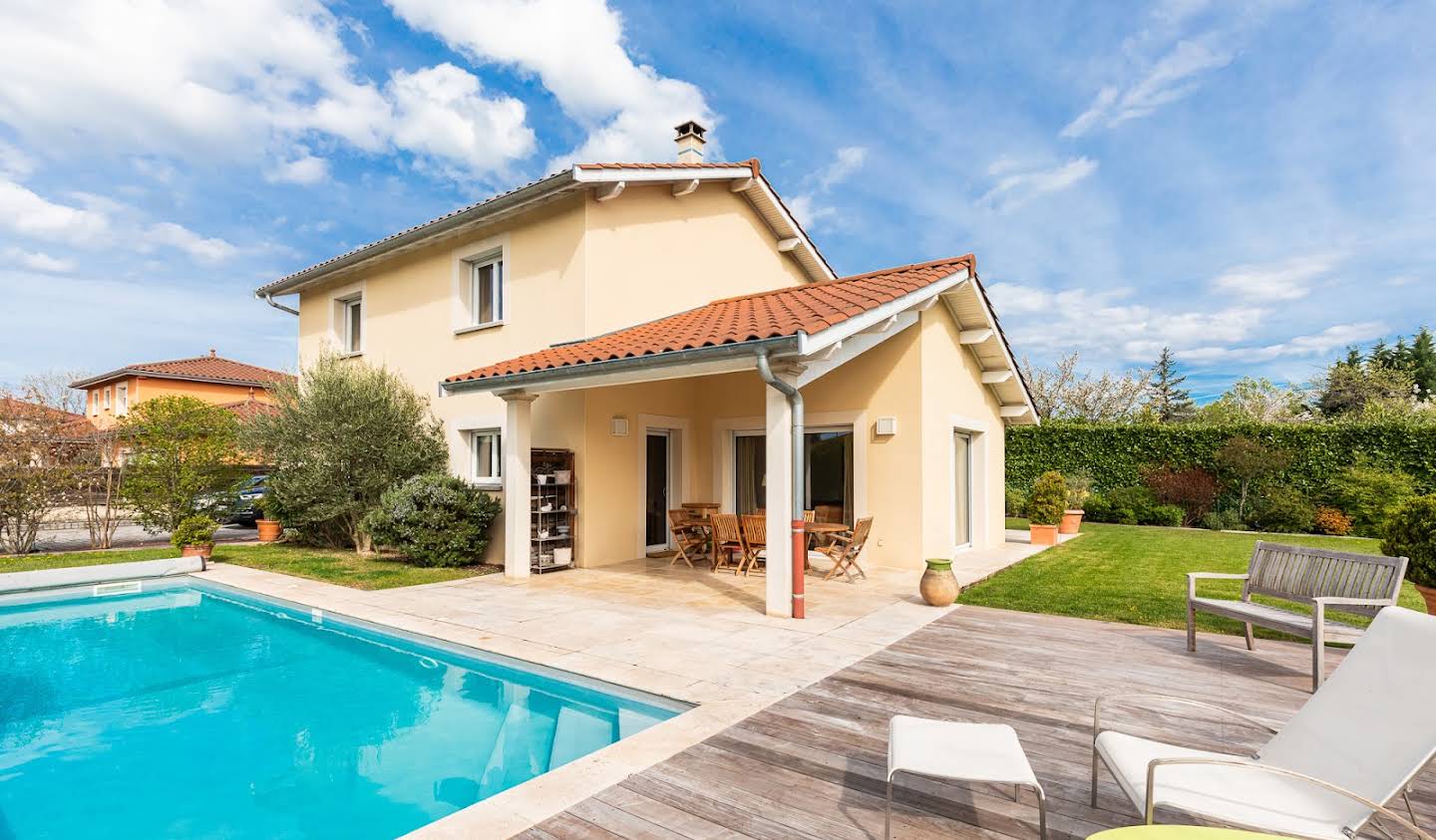 Villa with pool and garden Craponne