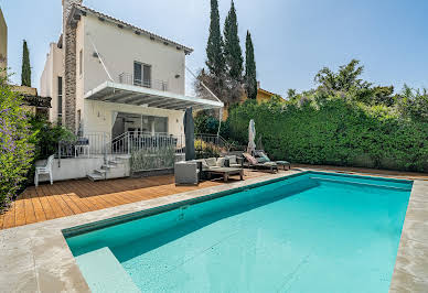 Maison avec piscine et terrasse 17