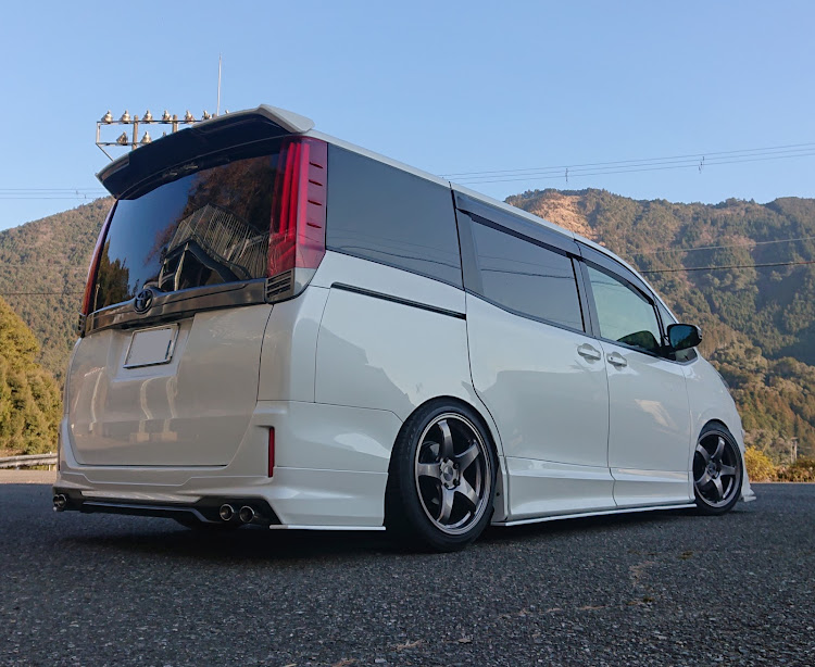 ノアの車バカ・車いじり・アンダーディフューザー・カーボンシートに関するカスタム事例の投稿画像6枚目