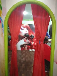 Looks Beauty Parlour photo 1