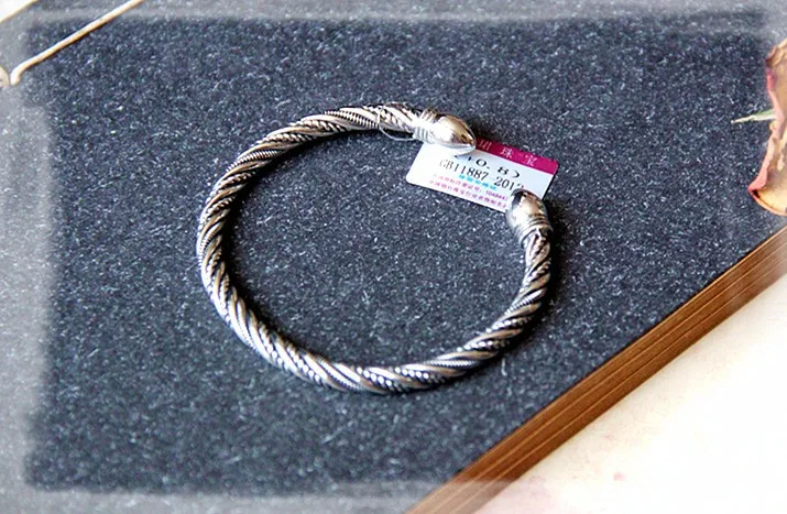 Sterling zilveren armband retro oud mat handgemaakt, een stijlvol accessoire voor een unieke uitstraling en dagelijkse elegantie.