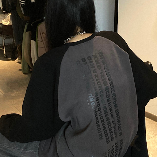 Title 4, Cuff Rivet Design Letter Loose Round Neck Sweat...