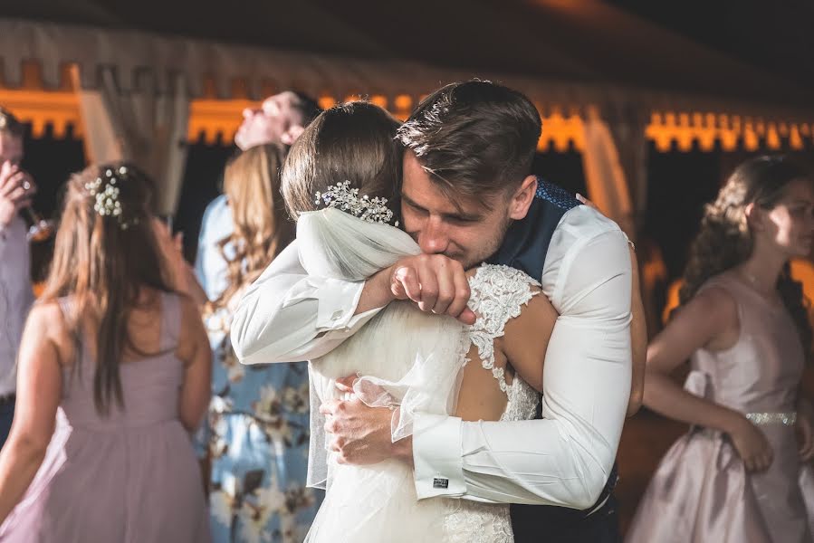 Fotografo di matrimoni Luca Caparrelli (lucacaparrelli). Foto del 24 ottobre 2019