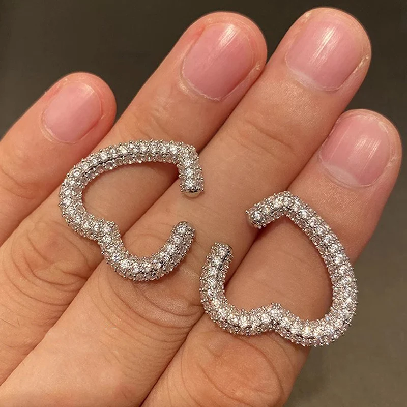 Boucles d'Oreilles Coeur d'Amour Ouvertes pour Femme Diamants Complets Exquis Bijoux Élégants pour Célébrer l'Amour et la Passion Cadeau Parfait