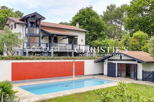 House with pool 1