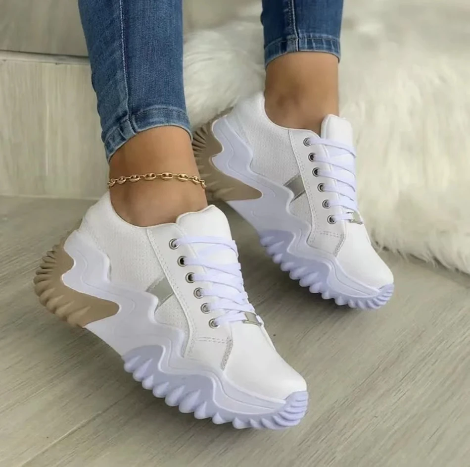 Damessportschoenen met veters, perfect voor sport en vrijetijd. Bieden comfort en stijl. Ideaal voor je dagelijkse activiteiten en workouts.
