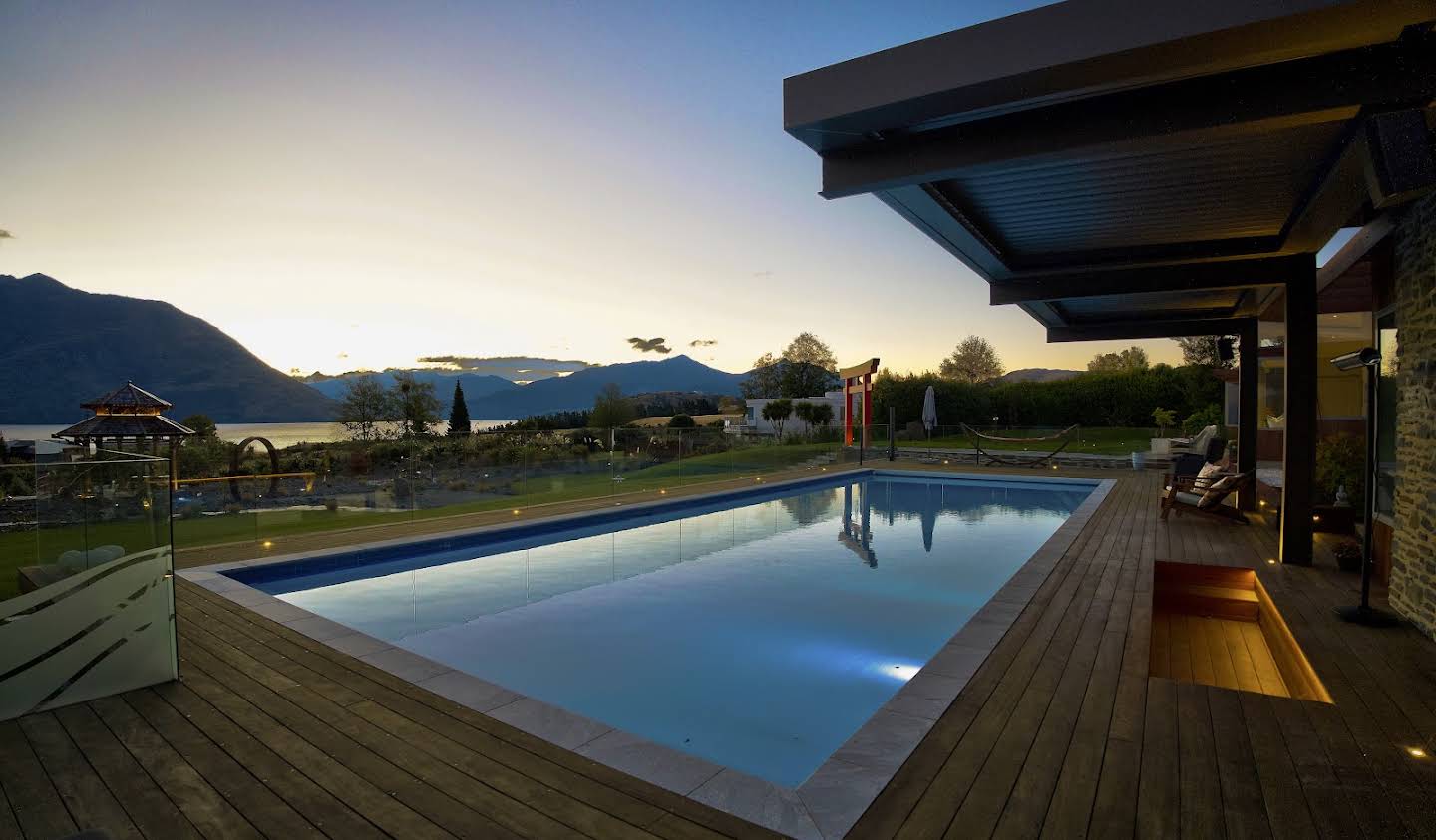 House with pool and garden Queenstown