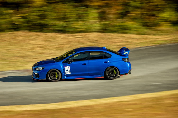 WRX S4のヒーローしのいサーキット・流し撮り・下手な鉄砲かずうちゃ当たる・手持ち流し撮りカメラマンはすごい・また調子悪い(　˙3˙　)に関するカスタム事例の投稿画像6枚目