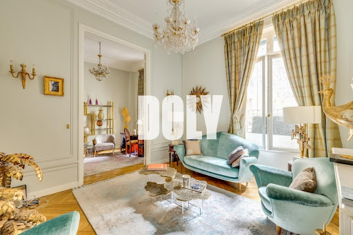 Luxury apartment / penthouse for sale in Paris 1er (75001) - Neighborhood Vendôme - Living room with turquoise velvet sofas