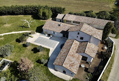 Villa with pool and terrace 4