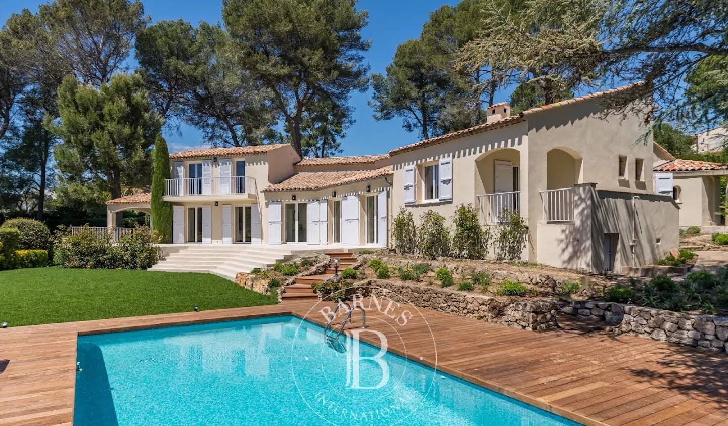 Villa with pool Valbonne