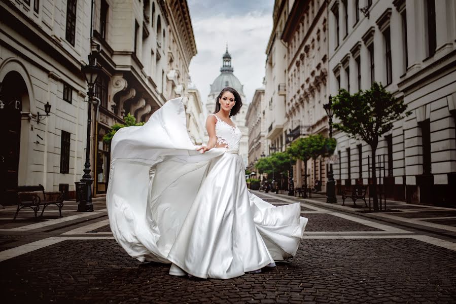 Fotógrafo de casamento Róbert Szegfi (kepzelet). Foto de 20 de julho 2020