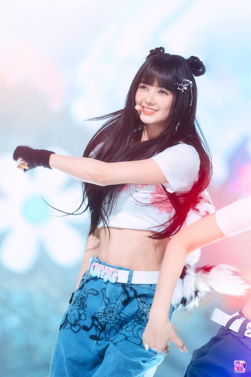 230129-NewJeans-Danielle-OMG-at-Inkigayo-documents-13