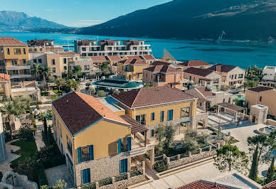 Apartment with terrace and pool 9