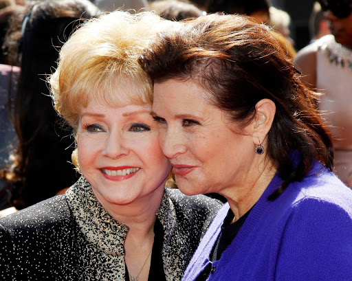 Actress Debbie Reynolds (L) and her daughter Carrie Fisher (R). REUTERS/Danny Moloshok