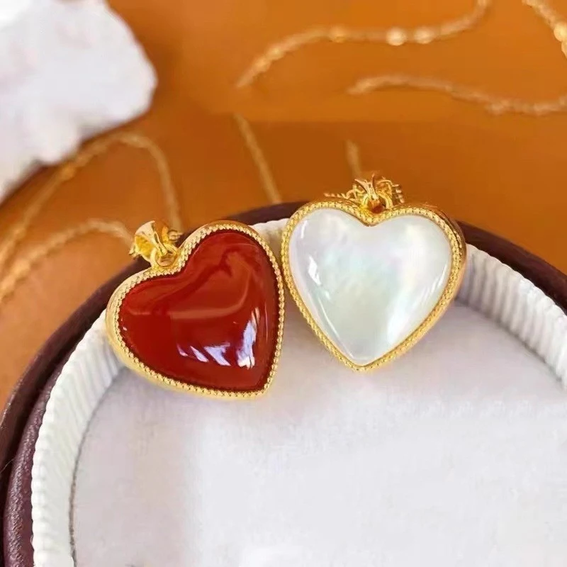 Pingente de Amor Dupla Face em Ouro 18K Símbolo do Amor Eterno Design Elegante Presente Perfeito para Expressar Sentimentos.