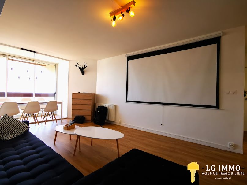 Location meublée appartement 6 pièces 100 m² à Angers (49000), 430 €