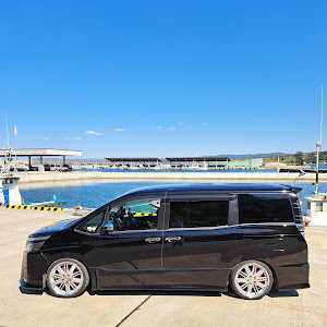 ヴォクシー ZRR85W